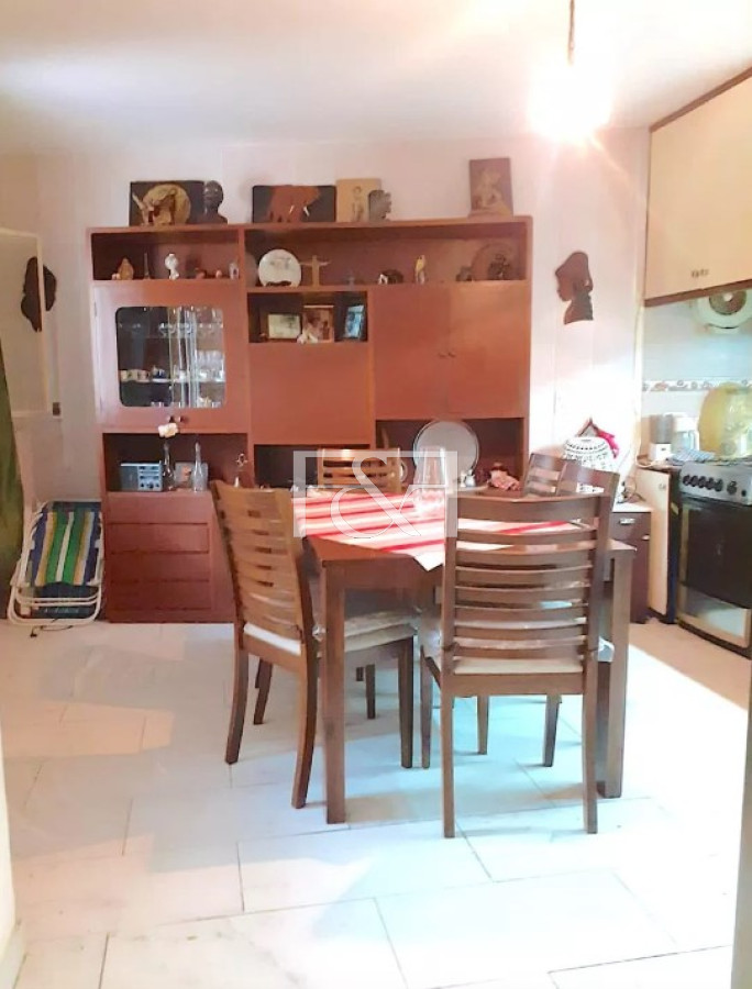 Casa ID.2701 - VENTA CASA 2 DORM. CON COCHERA Y JARDÍN EN BUCEO