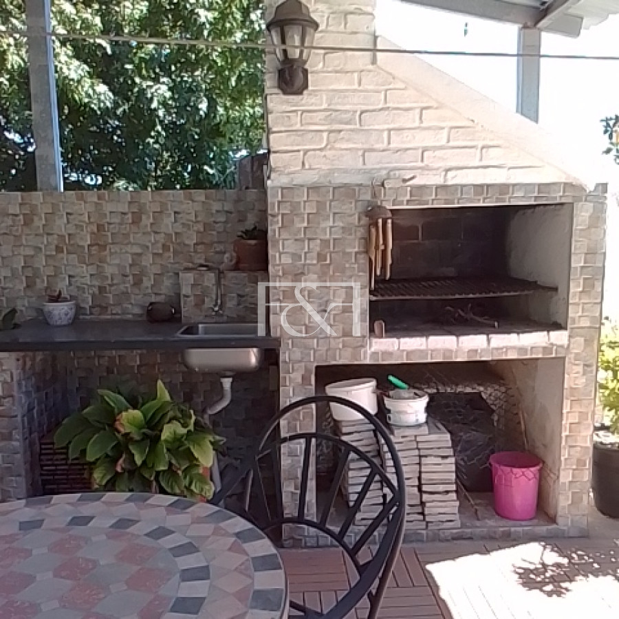 Casa ID.2352 - VENTA CASA 3 DORMITORIOS CON GARAGE Y BARBACOA EN AGUADA