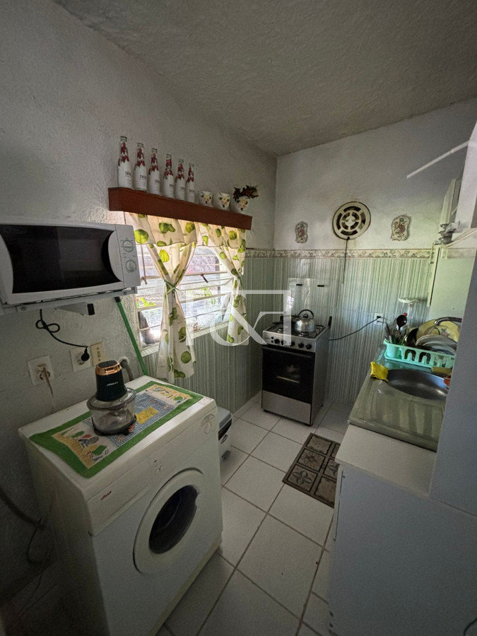 Casa ID.2664 - Venta Predio y Casa 2 dorm. + Jardín + Cochera + Fondo en Paso de la Arena