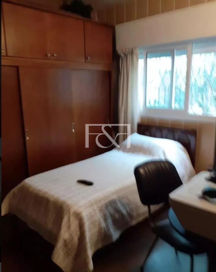 Casa ID.2701 - VENTA CASA 2 DORM. CON COCHERA Y JARDÍN EN BUCEO