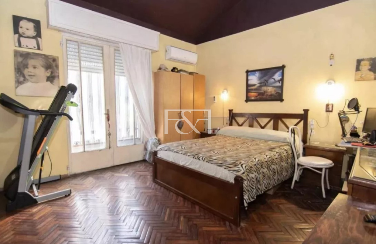 Casa ID.2701 - VENTA CASA 2 DORM. CON COCHERA Y JARDÍN EN BUCEO