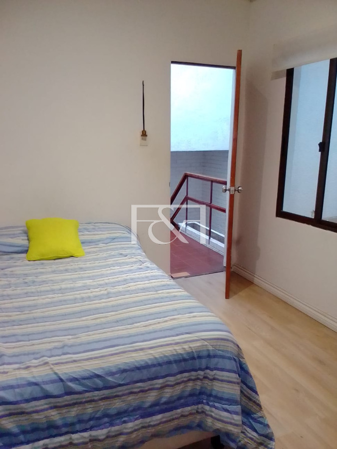 Casa ID.2484 - VENTA CASA 5 DORMITORIOS CON GARAGE EN TRES CRUCES