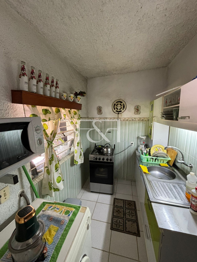 Casa ID.2664 - Venta Predio y Casa 2 dorm. + Jardín + Cochera + Fondo en Paso de la Arena