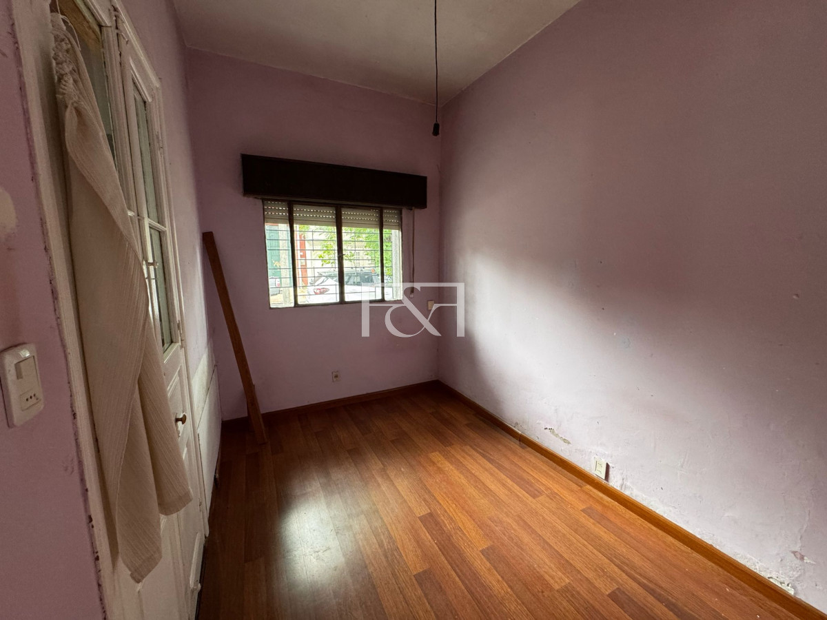 Casa ID.2695 - Venta amplia casa con buen terreno - Barrio Bella Vista