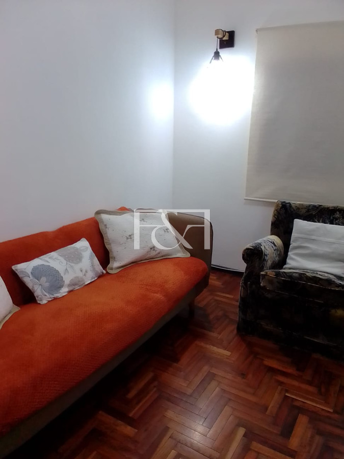 Casa ID.2484 - VENTA CASA 5 DORMITORIOS CON GARAGE EN TRES CRUCES