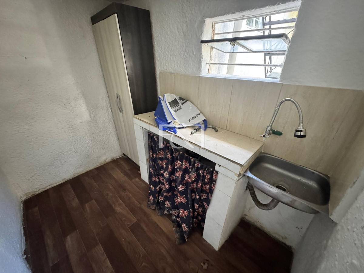 Casa ID.2721 - Atencion Inversionista !! Venta 1 casa con garaje mas 7 apartamentos
