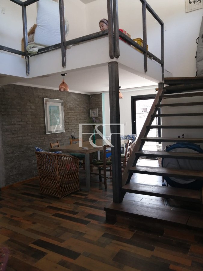 Casa ID.2763 - Casa en venta en Pinares, a una cuadra de la playa