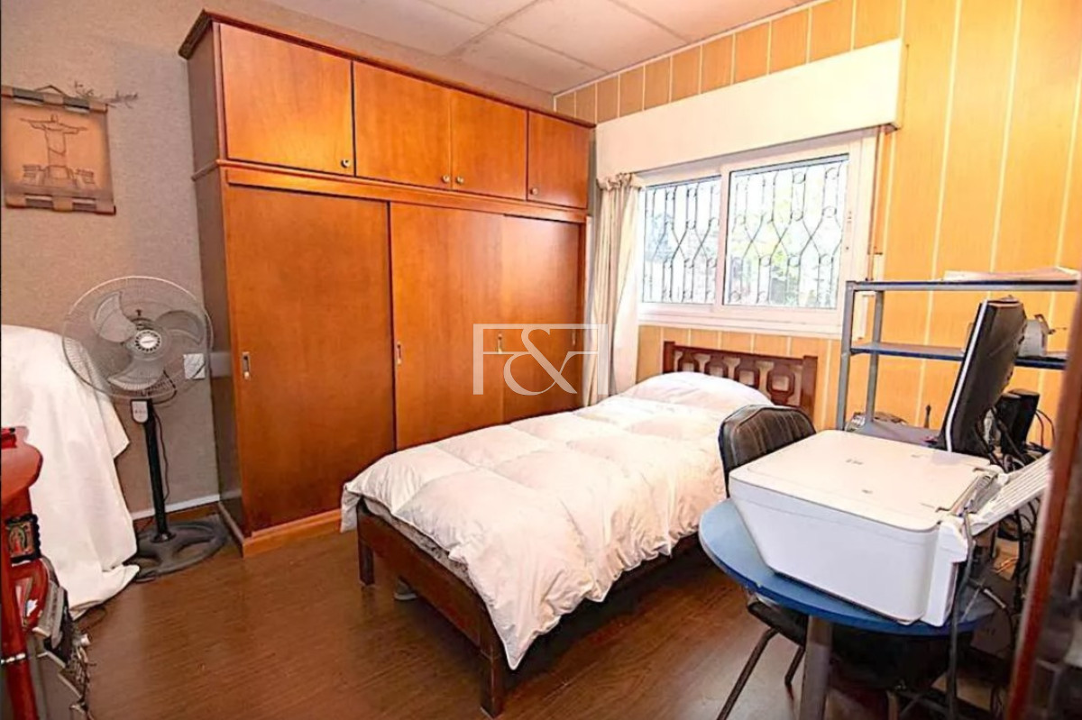Casa ID.2701 - VENTA CASA 2 DORM. CON COCHERA Y JARDÍN EN BUCEO