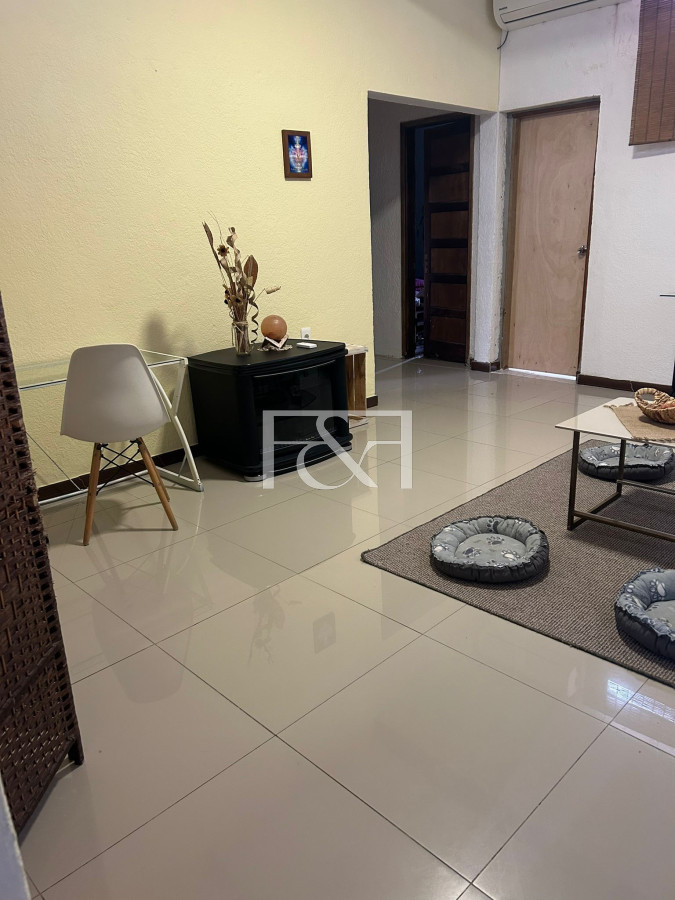 Casa ID.2173 - Amplia casa con Local comercial y garage  en Belvedere
