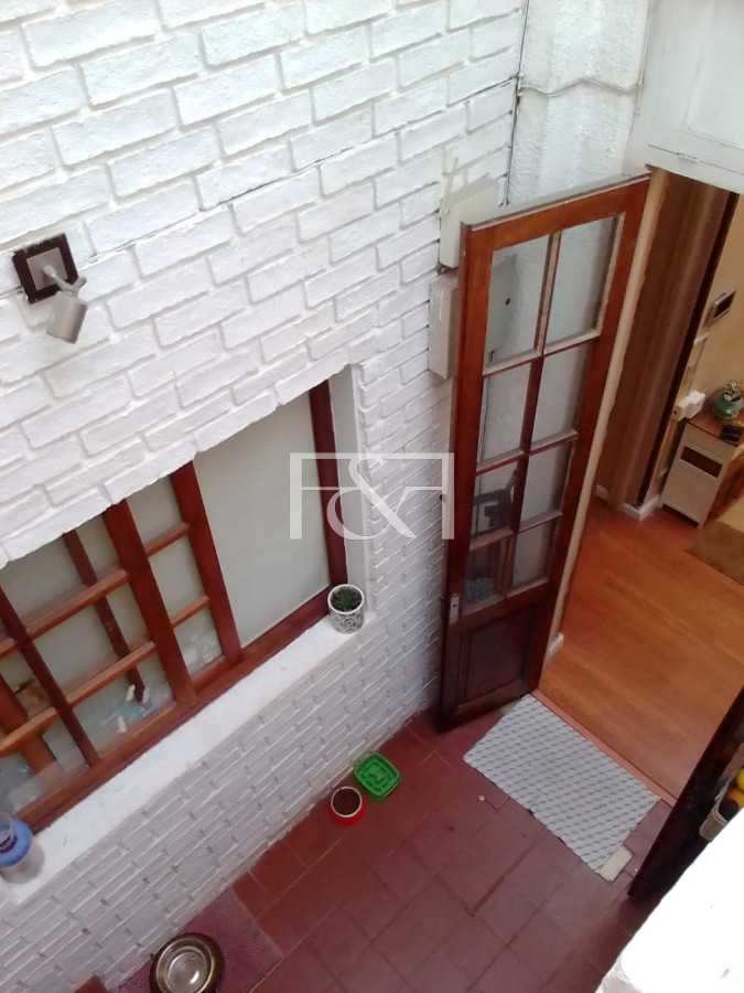 Casa ID.2484 - VENTA CASA 5 DORMITORIOS CON GARAGE EN TRES CRUCES