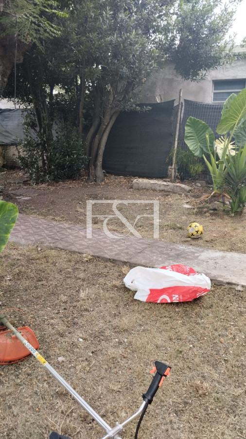 Casa ID.1282 - Venta Casa Terreno La Teja 