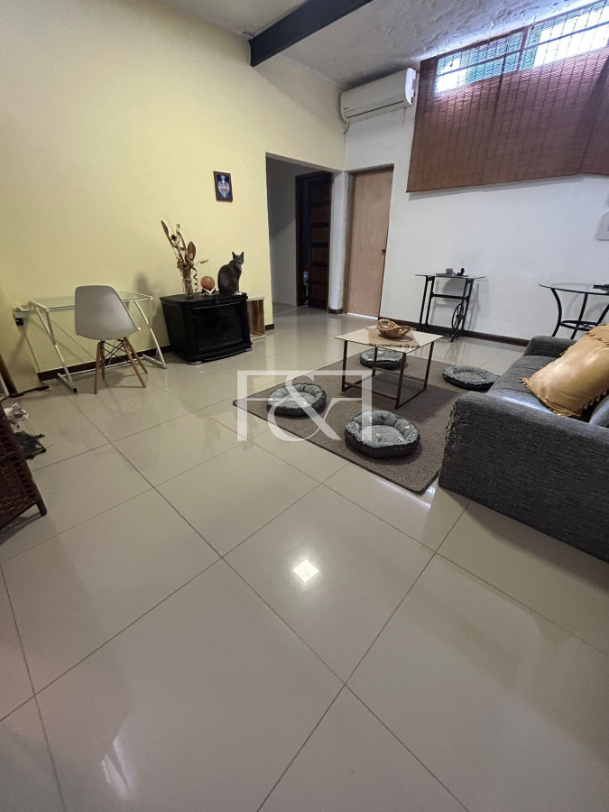 Casa ID.2173 - Amplia casa con Local comercial y garage  en Belvedere