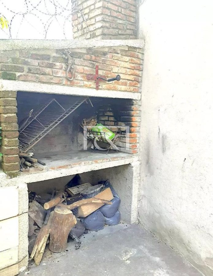 Casa ID.2701 - VENTA CASA 2 DORM. CON COCHERA Y JARDÍN EN BUCEO
