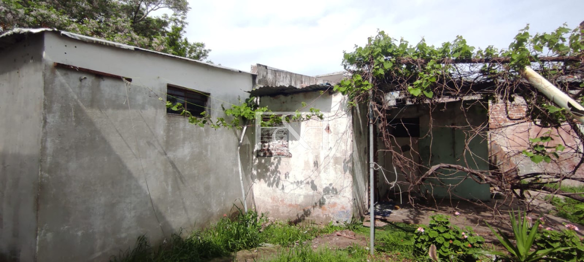 Casa ID.1282 - Venta Casa Terreno La Teja 