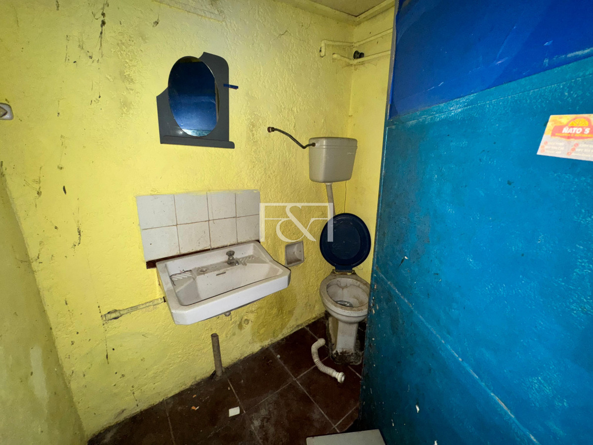 Casa ID.2721 - Atencion Inversionista !! Venta 1 casa con garaje mas 7 apartamentos