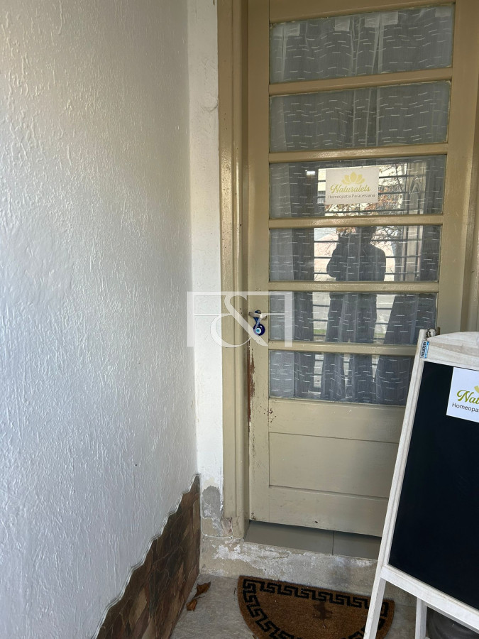 Casa ID.2173 - Amplia casa con Local comercial y garage  en Belvedere