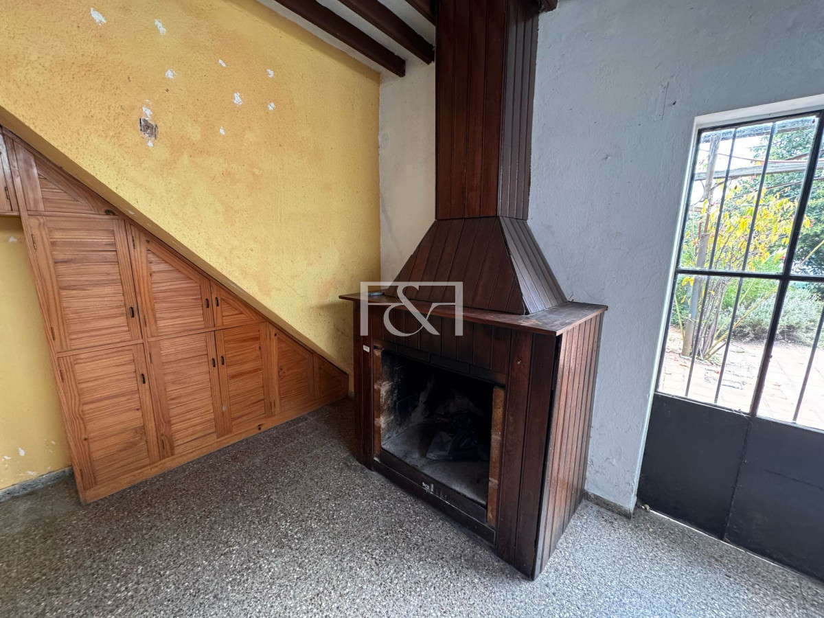 Casa ID.2695 - Venta amplia casa con buen terreno - Barrio Bella Vista