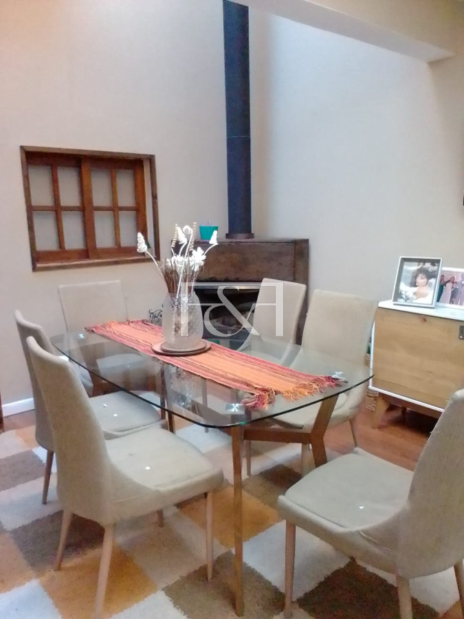 Casa ID.2484 - VENTA CASA 5 DORMITORIOS CON GARAGE EN TRES CRUCES
