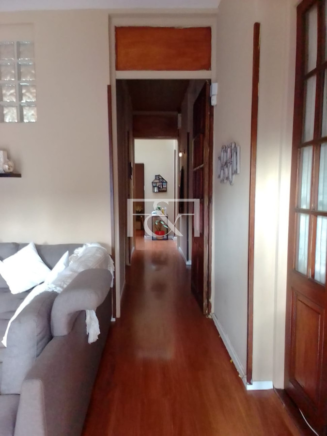 Casa ID.2484 - VENTA CASA 5 DORMITORIOS CON GARAGE EN TRES CRUCES