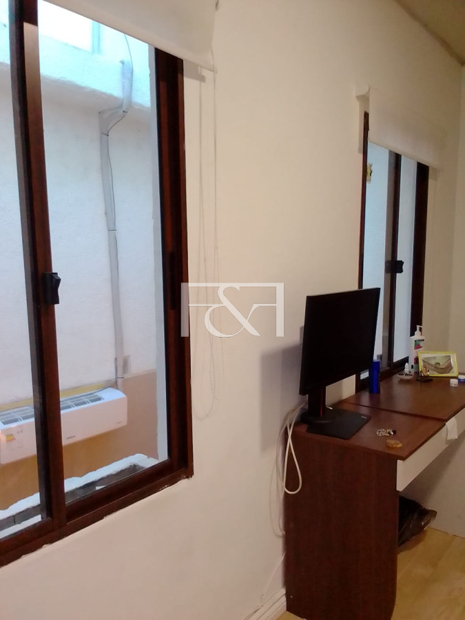 Casa ID.2484 - VENTA CASA 5 DORMITORIOS CON GARAGE EN TRES CRUCES