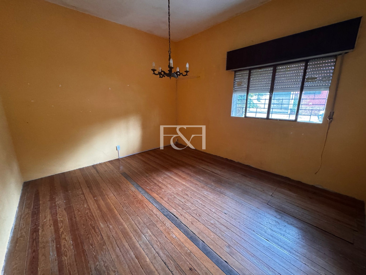 Casa ID.2695 - Venta amplia casa con buen terreno - Barrio Bella Vista