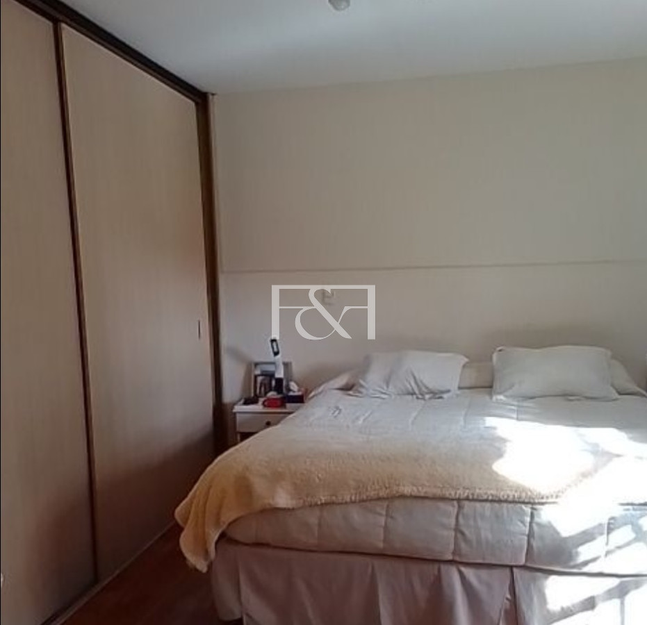 Casa ID.2484 - VENTA CASA 5 DORMITORIOS CON GARAGE EN TRES CRUCES