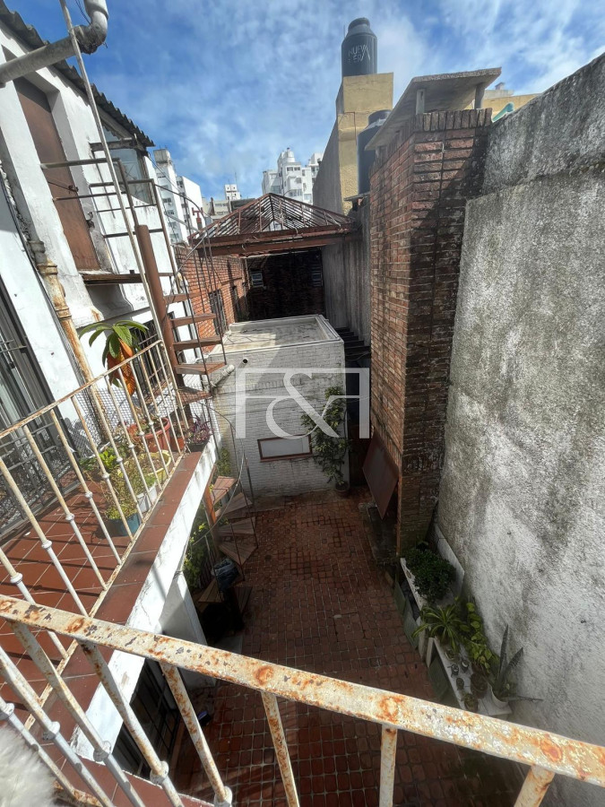 Casa ID.2462 - Venta Casa 7 Dormitorios en Pocitos