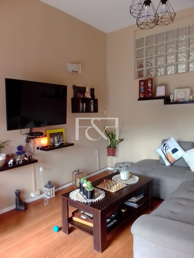 Casa ID.2484 - VENTA CASA 5 DORMITORIOS CON GARAGE EN TRES CRUCES