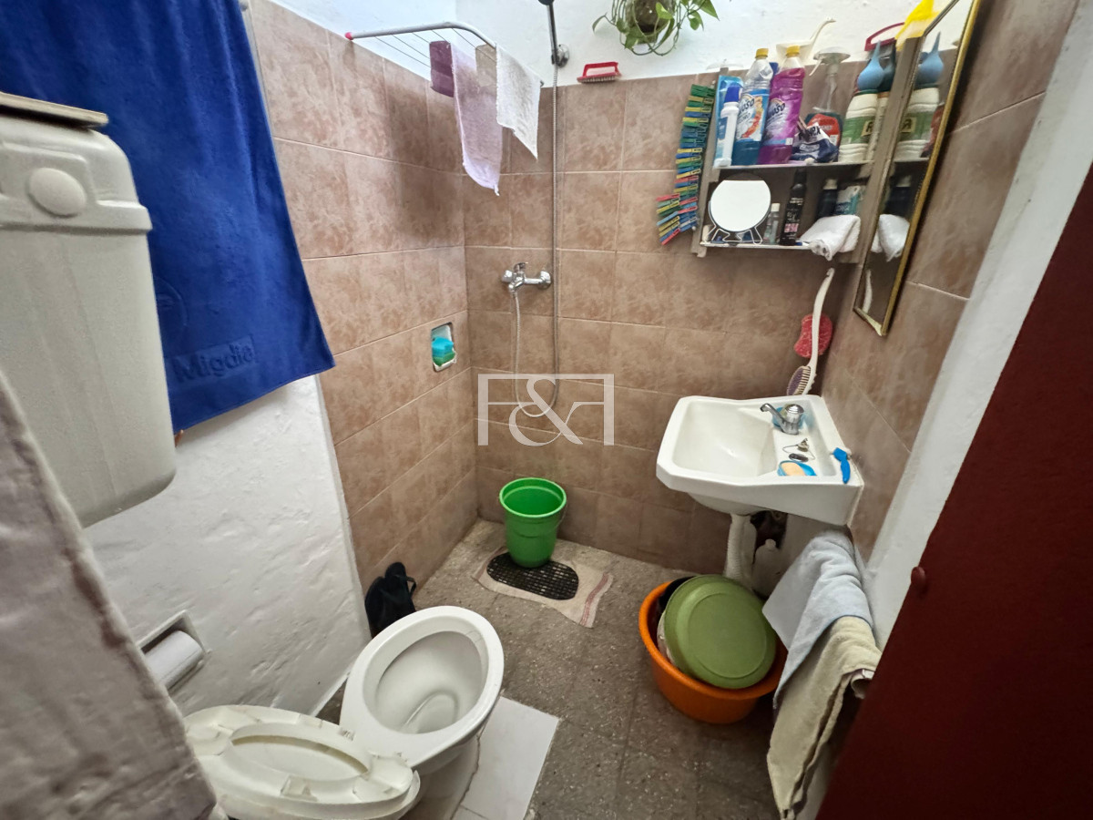 Casa ID.2721 - Atencion Inversionista !! Venta 1 casa con garaje mas 7 apartamentos