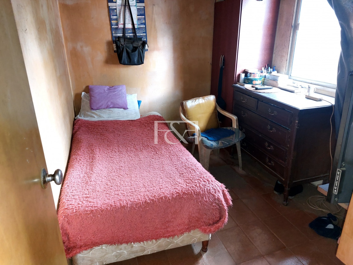 Casa ID.2315 - Se vende casa de dos dormitorios con espectacular terreno a una cuadra de la Rambla, Lomas de Solymar.
