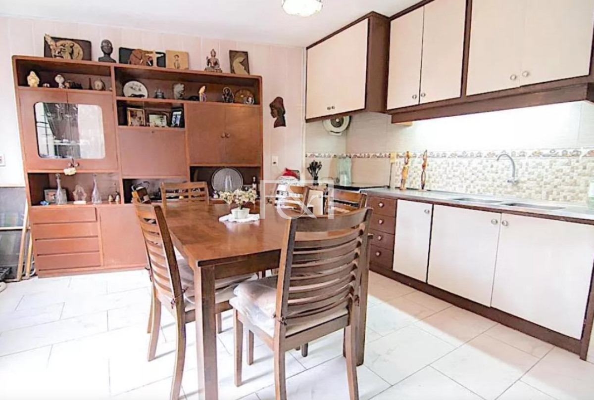 Casa ID.2701 - VENTA CASA 2 DORM. CON COCHERA Y JARDÍN EN BUCEO
