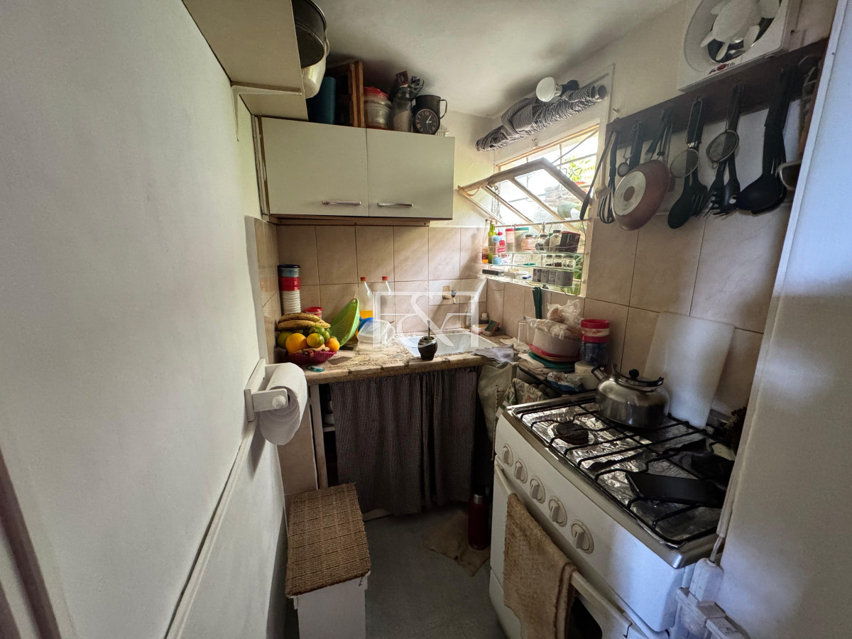 Casa ID.2721 - Atencion Inversionista !! Venta 1 casa con garaje mas 7 apartamentos
