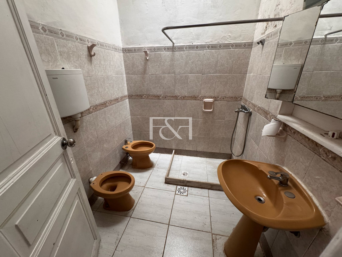 Casa ID.2695 - Venta amplia casa con buen terreno - Barrio Bella Vista