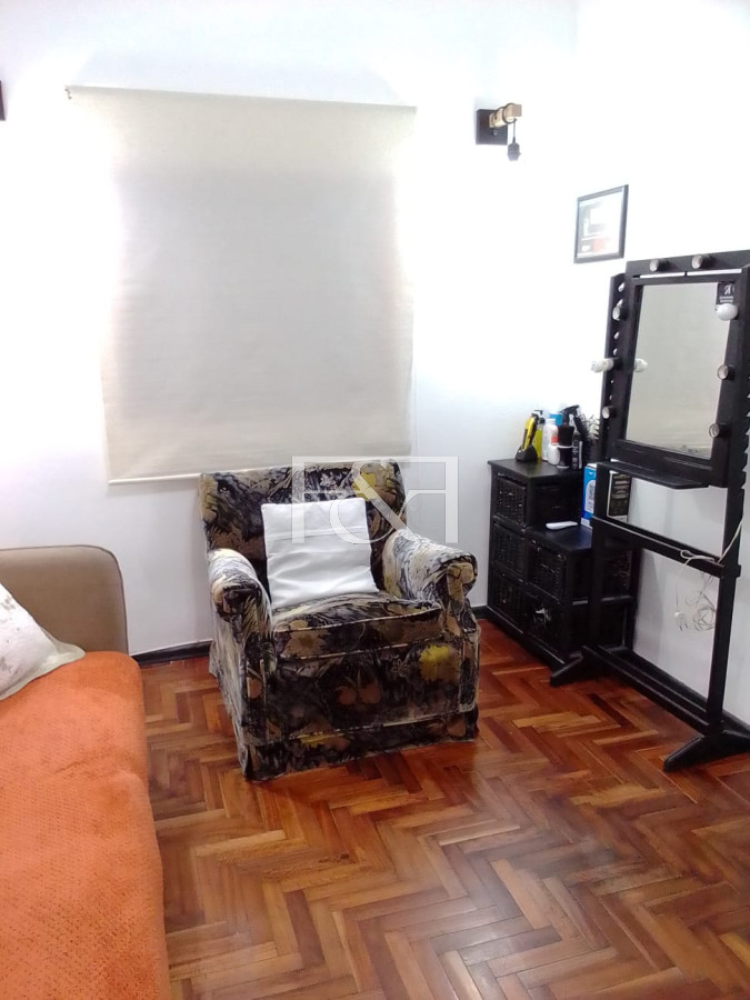 Casa ID.2484 - VENTA CASA 5 DORMITORIOS CON GARAGE EN TRES CRUCES