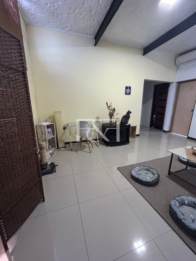 Casa ID.2173 - Amplia casa con Local comercial y garage  en Belvedere