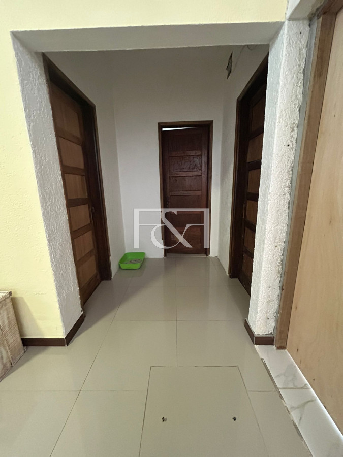 Casa ID.2173 - Amplia casa con Local comercial y garage  en Belvedere