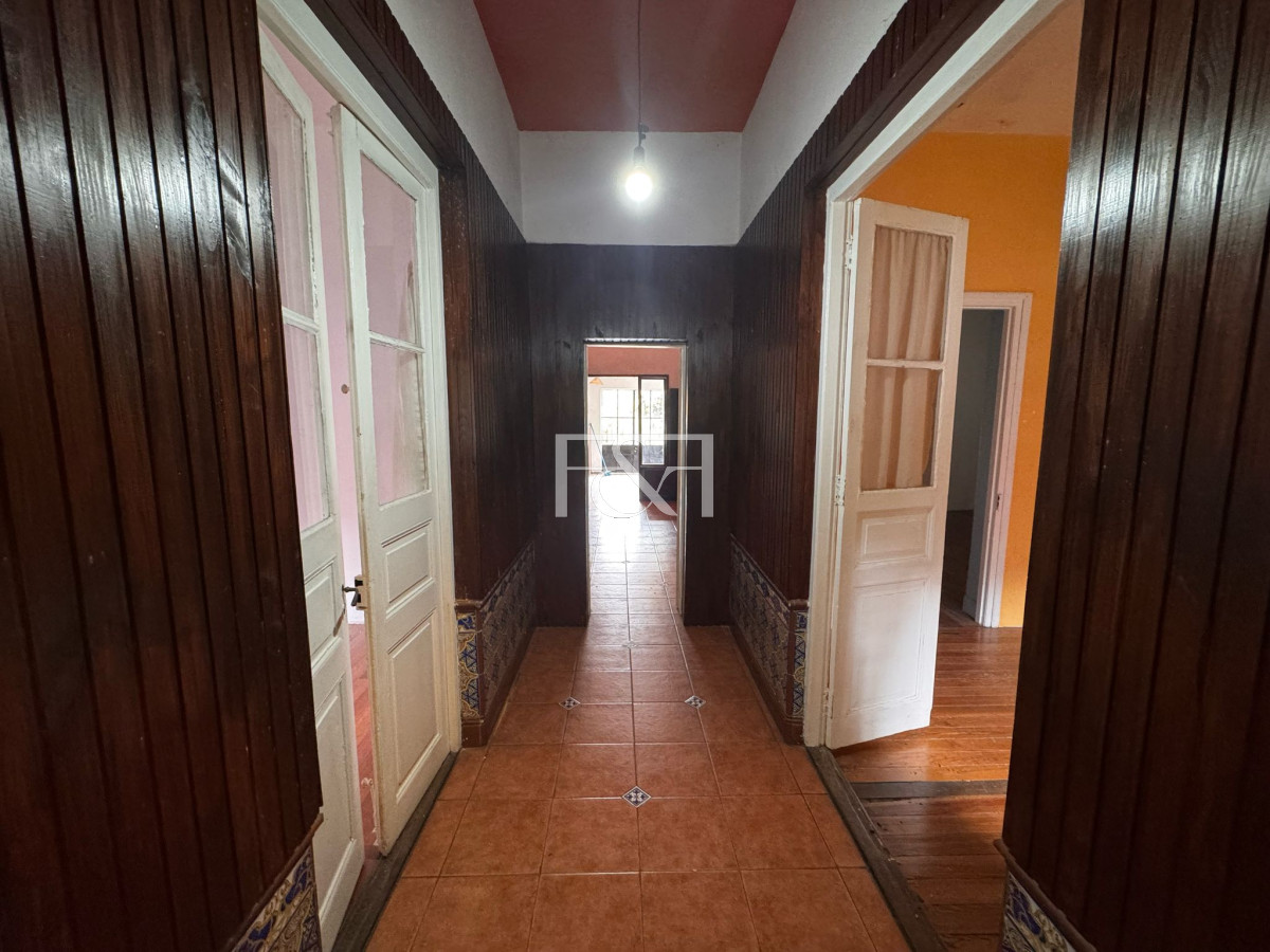Casa ID.2695 - Venta amplia casa con buen terreno - Barrio Bella Vista