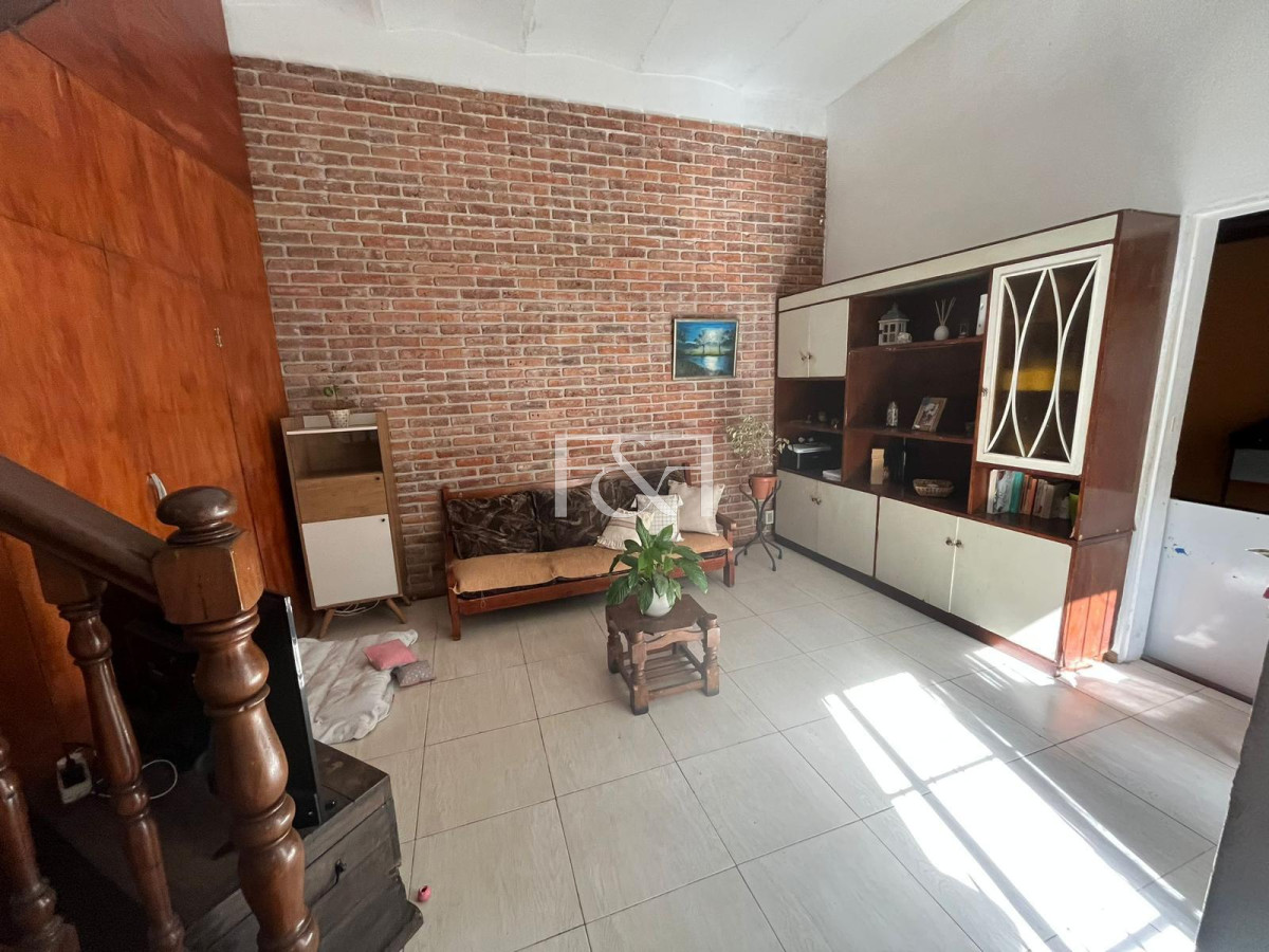 Casa ID.2462 - Venta Casa 7 Dormitorios en Pocitos