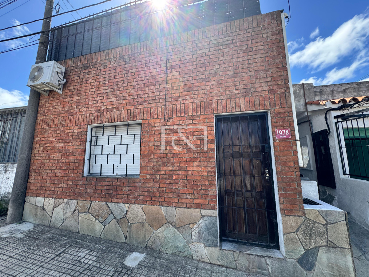 Casa ID.2721 - Atencion Inversionista !! Venta 1 casa con garaje mas 7 apartamentos