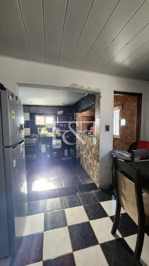 Casa ID.2431 - VENTA CASA DE 3 DORMITORIOS Y 2 APTOS EN CERRITO