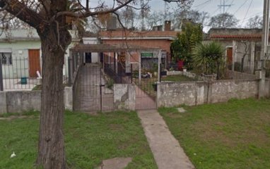 Casa 2 Dormitorios Y Dos Apartamentos, En Manga. Cód 187