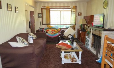 Venta Casa cuatro dormitorios, dos baños, cochera en Punta Gorda