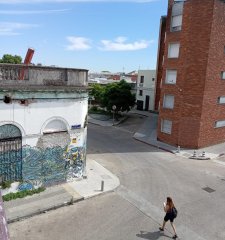 VENTA CASA DE UN DORMITORIO - PARRILLERO EN AGUADA