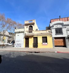 VENTA CASA DE 3 DORMITORIOS Y PARRILLERO EN AGUADA