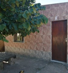 Casa En Venta De 2 Dormitorios C/ Cochera En Nuevo París