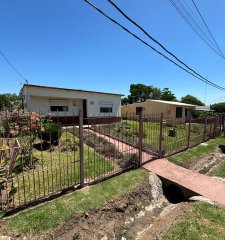 Venta Predio y Casa 2 dorm. + Jardín + Cochera + Fondo en Paso de la Arena