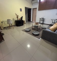 Amplia casa con Local comercial y garage  en Belvedere