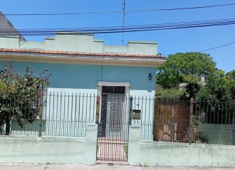VENTA CASA DE DOS DORMITORIOS CON PATIO EN COLÓN