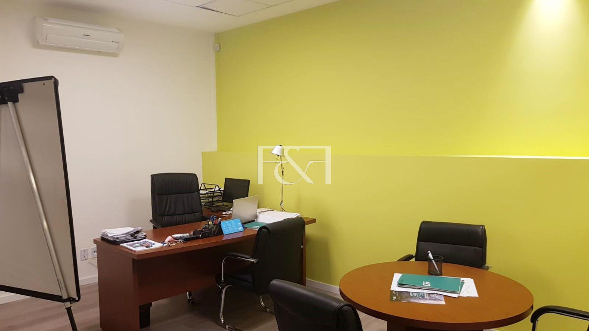 Local Comercial ID.1271 - Venta excelente Local Comercial Solo para inversión