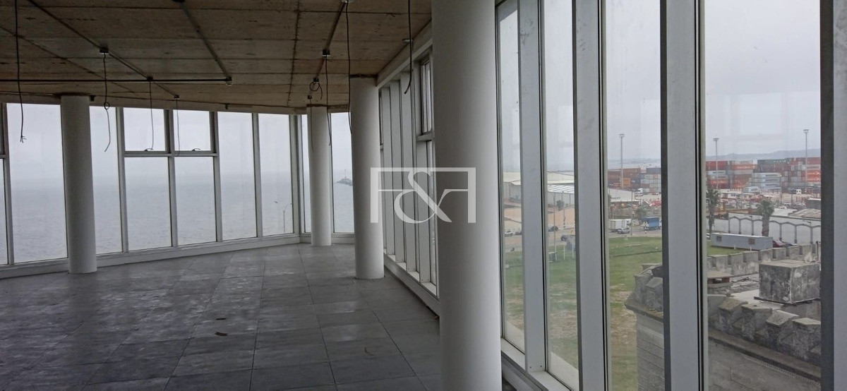 Local Comercial ID.2000 - Local Comercial En Alquiler Ubicado En Ciudad Vieja